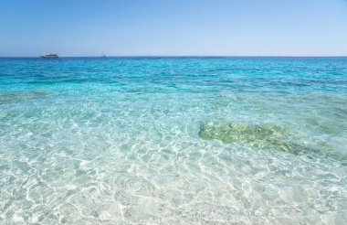 Açık mavi deniz suyu, Sardunya, İtalya