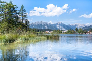 Avusturya, Tirol 'deki Seefeld' de Wildsee Gölü