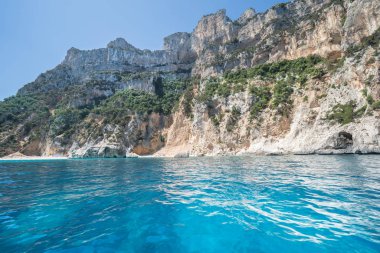 Sardinya 'nın doğu kıyısı Cala Goloritze plajı, İtalya