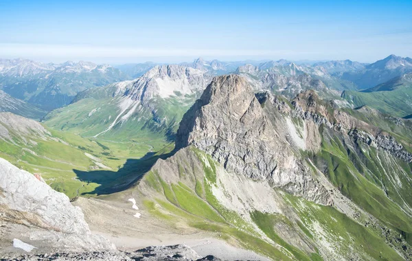 アルプスの牧歌的な夏の風景 — ストック写真