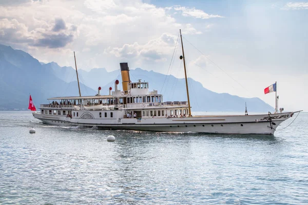 Nave da crociera, lago di Ginevra, Svizzera — Foto Stock