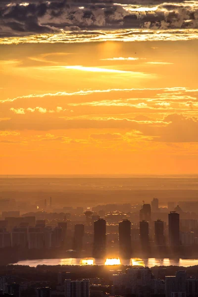 Moscú paisaje urbano al atardecer, Rusia —  Fotos de Stock