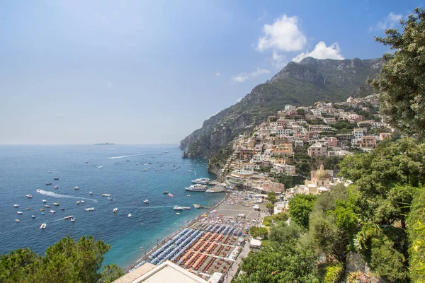 Impresionante playa en la costa de Amalfi, Positano, Italia —  Fotos de Stock