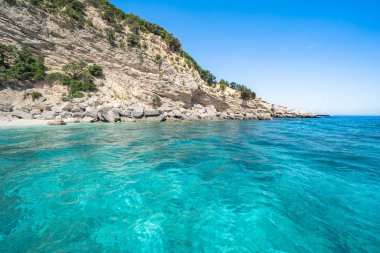Açık mavi deniz suyu, Sardunya, İtalya
