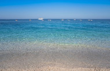 Açık mavi deniz suyu, Sardunya, İtalya