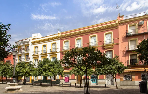Typische oude gebouwen in Sevilla, Spanje — Stockfoto