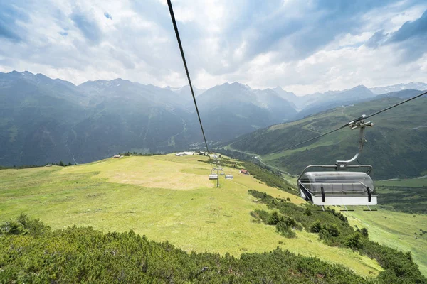 Idylické letní krajina v Alpách — Stock fotografie