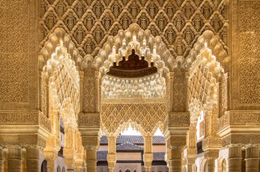 İspanya, Alhambra Granada 'daki Aslanların avlusu.
