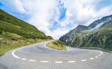 Dağ yolu 180 derece döndü.