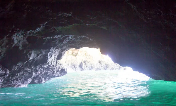 Grotto in Ponta de Piedade, Portugal — Stock Photo, Image