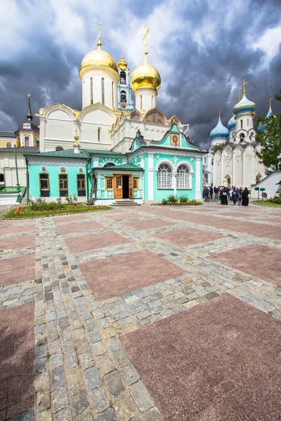 Trinity 'deki Nikon Kilisesi: Sergius Lavra, Moskova, Rusya