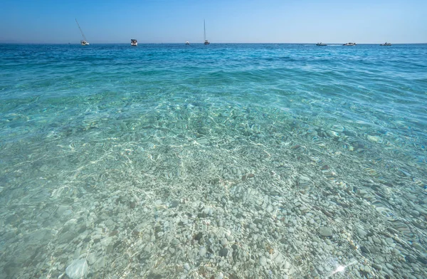 Чистая лазурная морская вода, Сардиния, Италия — стоковое фото