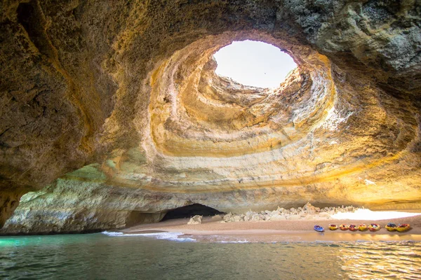 Cueva del Mar de Benagil en Praia de Benagil, Portugal —  Fotos de Stock