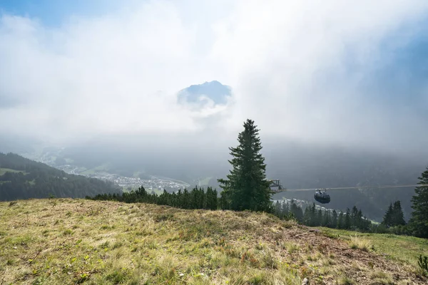 Alpes en la niebla —  Fotos de Stock