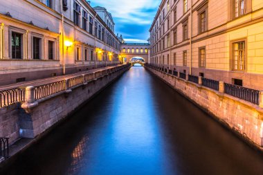 Kanal St. Petersburg, alacakaranlıkta, Rusya