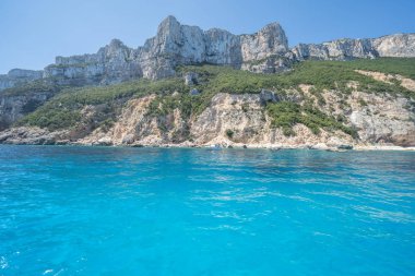 Sardinya 'nın doğu kıyısı Cala Goloritze plajı, İtalya