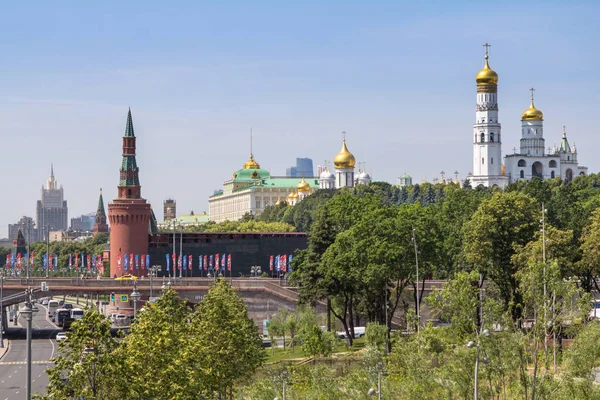 ロシアの川を渡ってモスクワの眺め — ストック写真