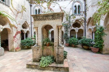 Villa Cimbrone, İtalya 'daki Antik Kuyu