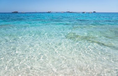 Açık mavi deniz suyu, Sardunya, İtalya