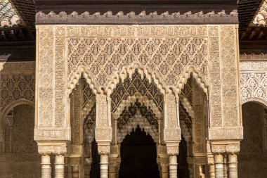 İspanya, Alhambra Granada 'daki Aslanların avlusu.