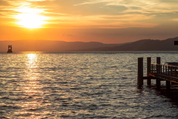 Lago de Genebra pôr do sol na Suíça — Fotografia de Stock