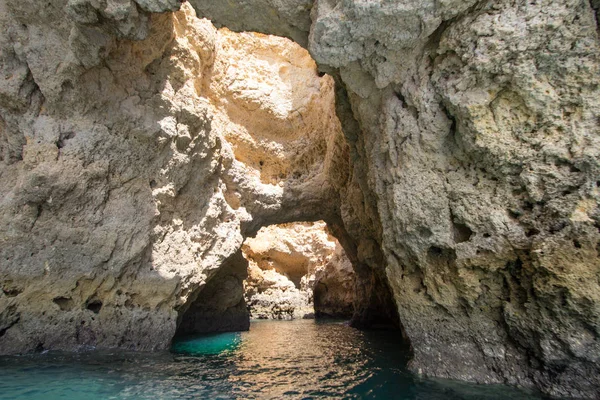 Acantilados en Ponta da Piedade, Algavre, Portugal —  Fotos de Stock