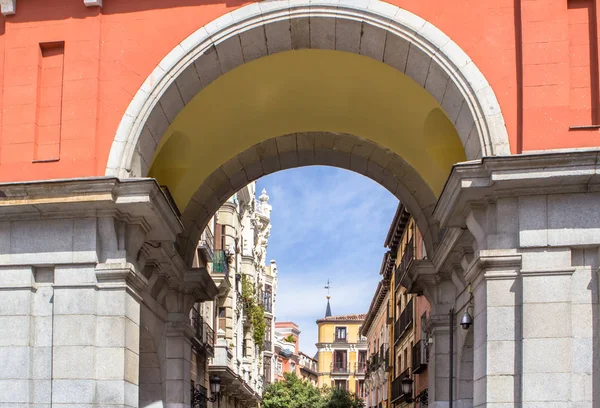 Arch on the Plaza Mayor in Madrid, Spain — Stok fotoğraf