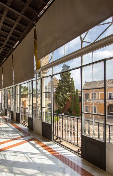 Dentro do Palácio Real Alcazar em Sevilha, Espanha — Fotografia de Stock