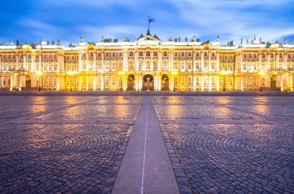 Plaza del Palacio en San Petersburgo, Rusia — Foto de Stock