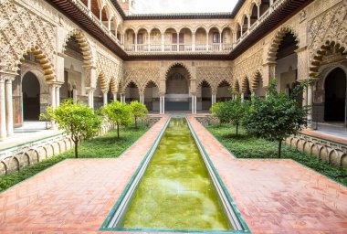 İspanya, Seville Kraliyet Sarayı 'ndaki Teras de las Doncellas.