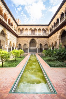İspanya, Seville Kraliyet Sarayı 'ndaki Teras de las Doncellas.