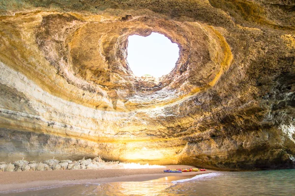 Cueva del Mar de Benagil en Praia de Benagil, Portugal —  Fotos de Stock