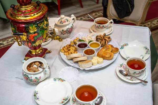 Traditional Russian Tea Ceremony — Stock Photo, Image