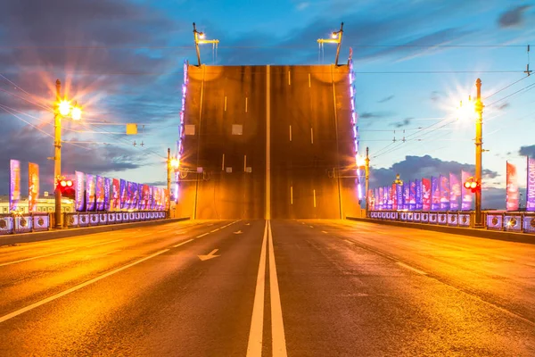 Palace bridge i st petersburg, Ryssland — Stockfoto