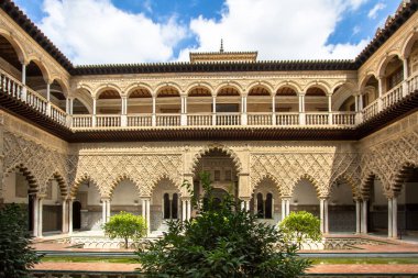 İspanya, Seville Kraliyet Sarayı 'ndaki Teras de las Doncellas.