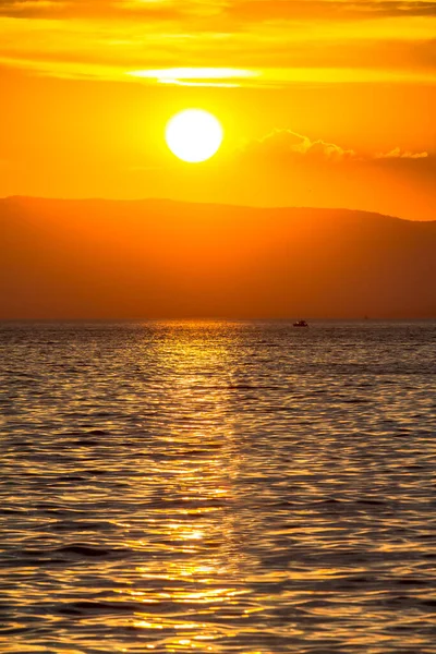 Genève sjö solnedgång i Schweiz — Stockfoto