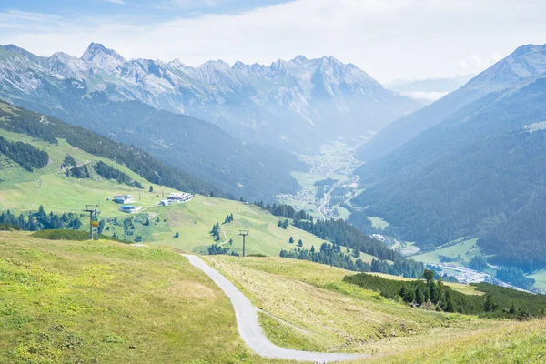 Sendero en los Alpes — Foto de Stock