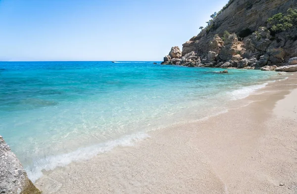 Pláž Cala Mariolu, Sardinie, Itálie — Stock fotografie