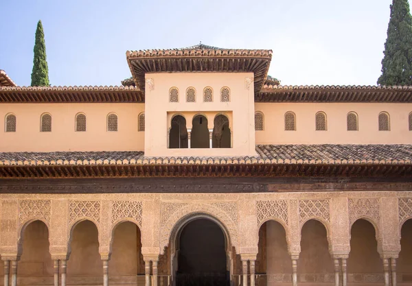 Entrada del patio de los Leones en la Alhambra Granada, Spai — Foto de Stock