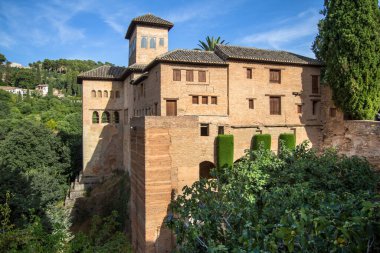 Alhambra Sarayı 'ndaki bahçe, Granada, İspanya