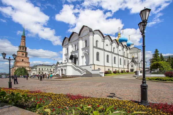 Kathedraal van de Aankondiging en Sojembikatoren in Kazan, Rusland — Stockfoto