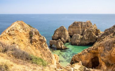 Portekiz 'in Algavre kıyısındaki Ponta da Piedade kayalıklarının güzel manzarası