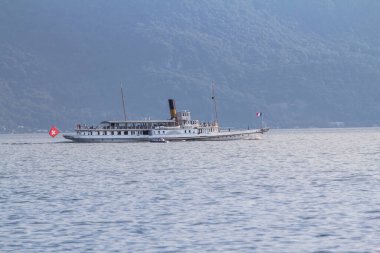 İsviçre 'deki Cenevre Gölü' ndeki eski buharlı gemi.