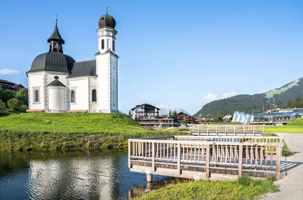 Seekirche Heiligkreuzkirche Seefeldu Tyrolsko Rakousko — Stock fotografie