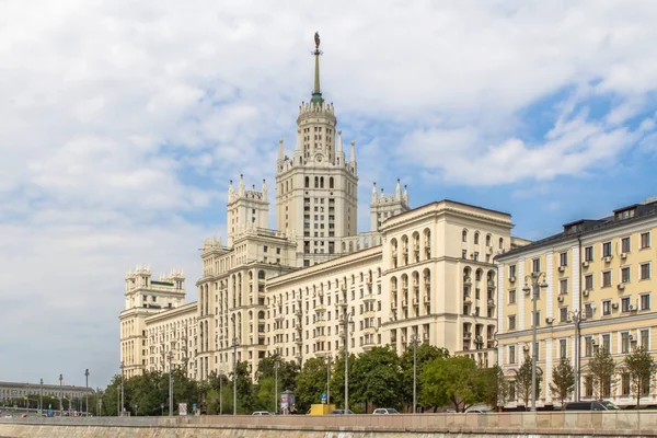 Vista Desde Agua Hasta Edificio Residencial Kotelnicheskaya Embankment Moscú Rusia — Foto de Stock