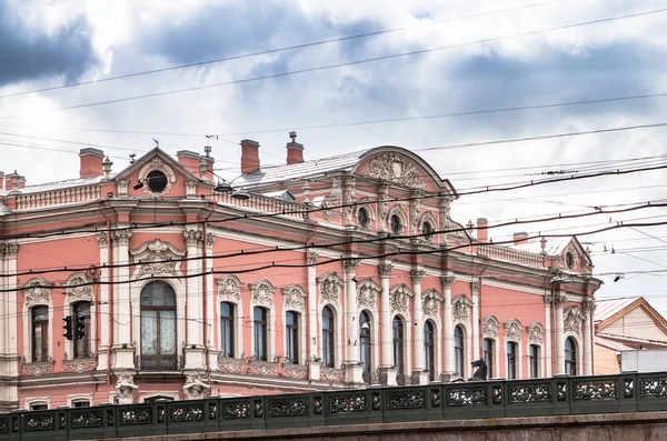 Kilátás Gyönyörű Épületek Vízparton Szentpéterváron Nyári Nap Oroszország — Stock Fotó