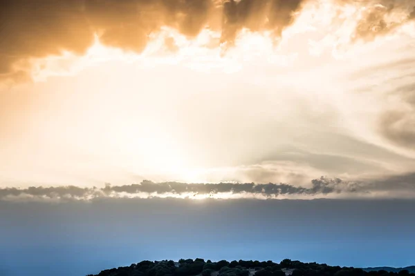 夕阳西下 云彩斑斓 — 图库照片