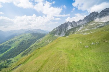 Avusturalya Alpleri, Saint Anton, Tyrol 'da yaz manzarası