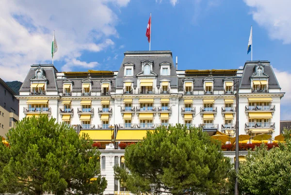 Słynny Luksusowy Hotel Montreux Żółtym Balkonem Szwajcaria — Zdjęcie stockowe