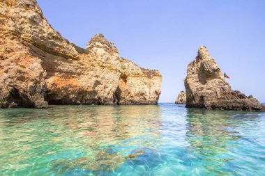 Portekiz 'in Algavre kıyısındaki Ponta da Piedade kayalıklarının güzel manzarası